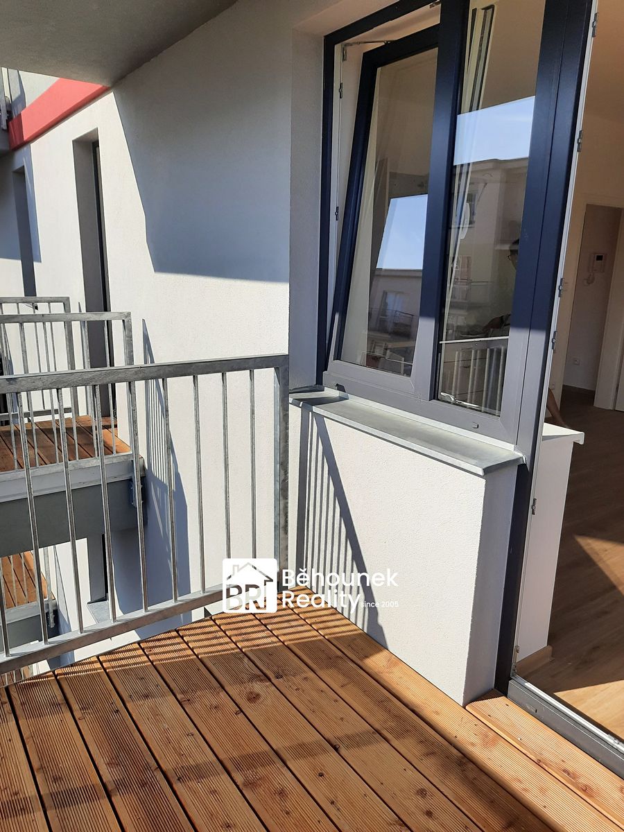 Pronájem bytu 1+kk 33 m² – fotografie 2