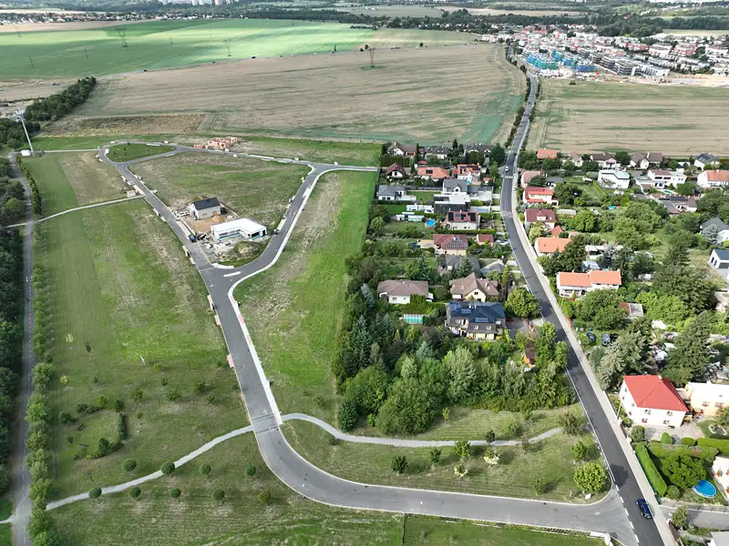 Prodej stavebního pozemku 889 m², Čestlice – náhled fotky 2