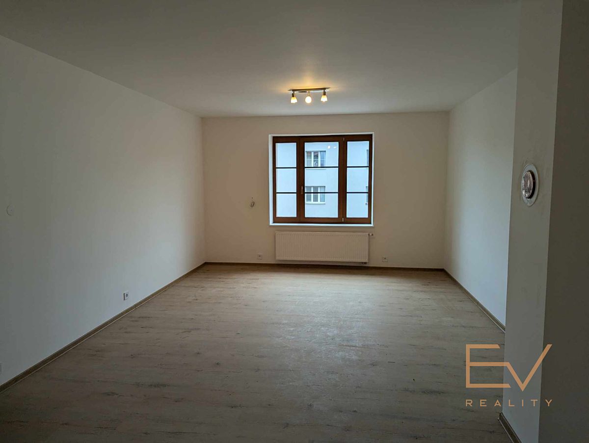 Pronájem bytu 2+kk 58 m² – fotografie 3