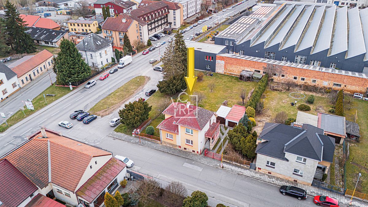 Prodej rodinného domu 200 m², pozemek 180 m² – fotografie 2