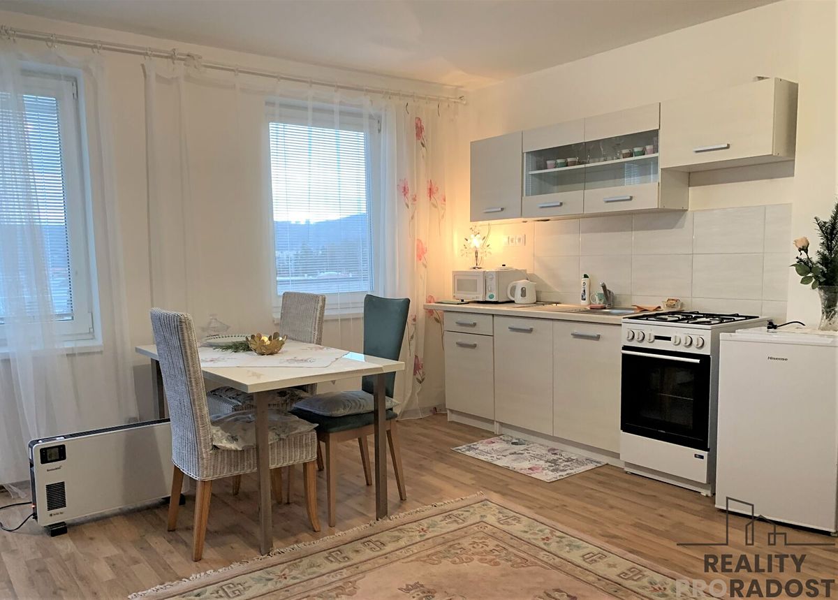 Pronájem bytu 1+kk 45 m² – fotografie 2