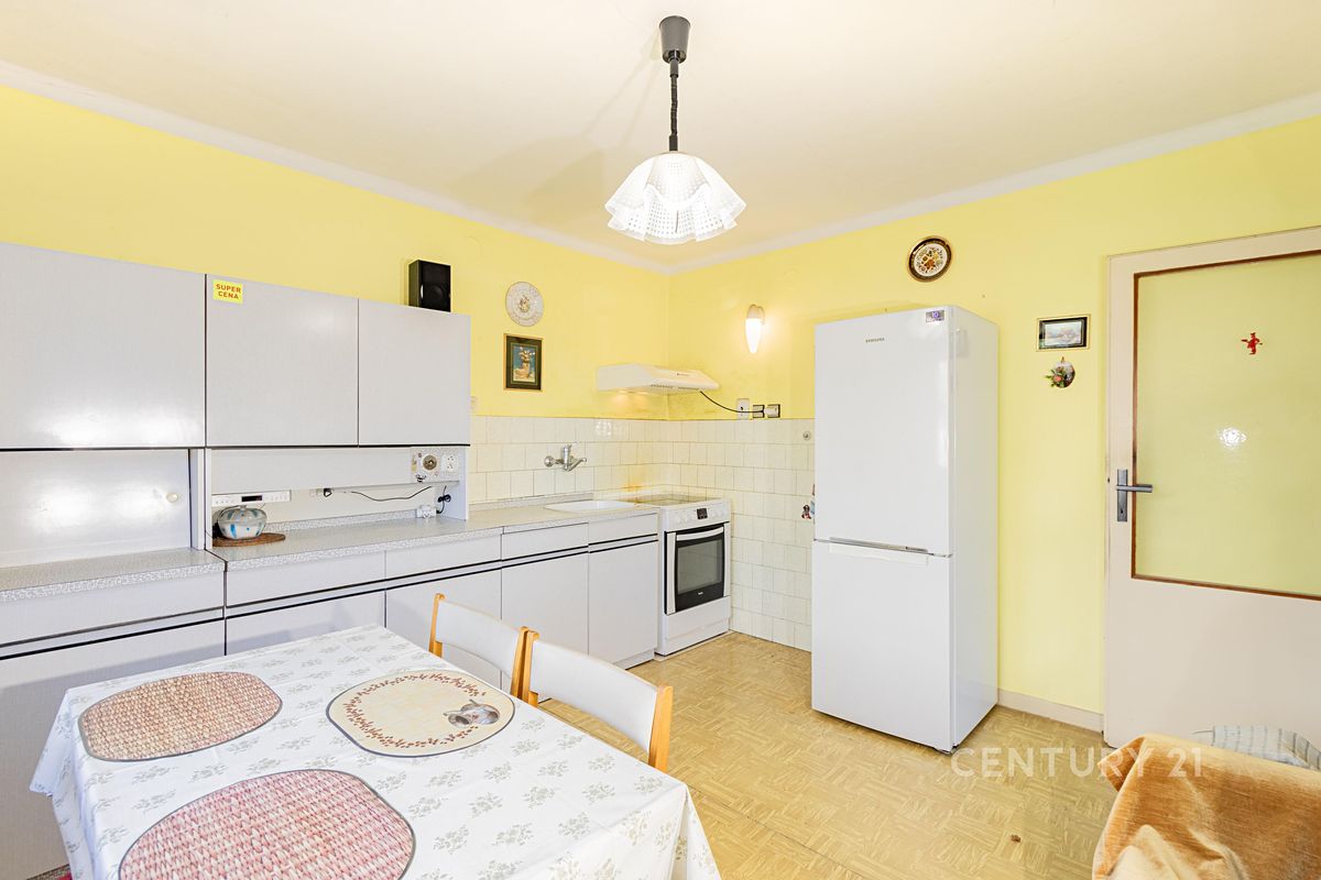 Prodej rodinného domu 160 m², pozemek 784 m² – fotografie 4
