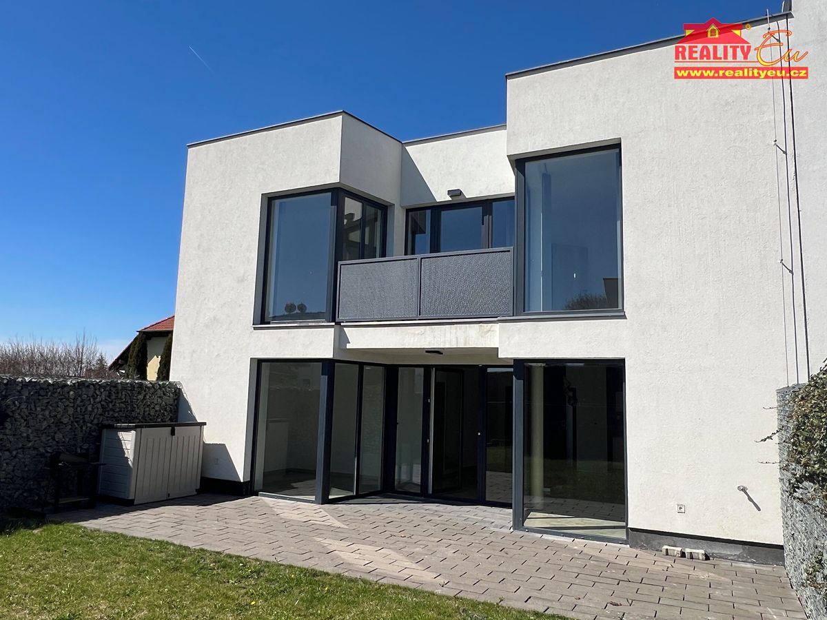 Pronájem rodinného domu 181 m², pozemek 261 m²