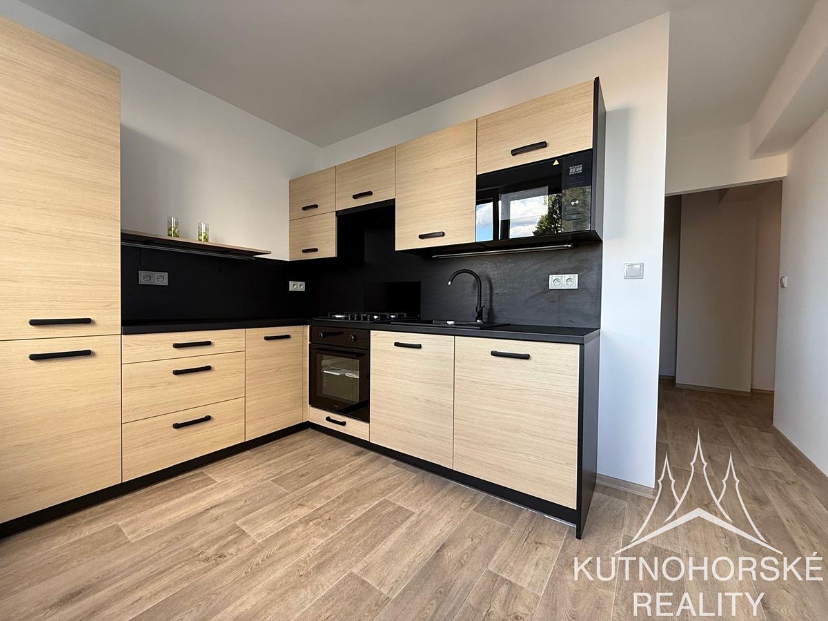Pronájem bytu 2+1 61 m² – fotografie 3