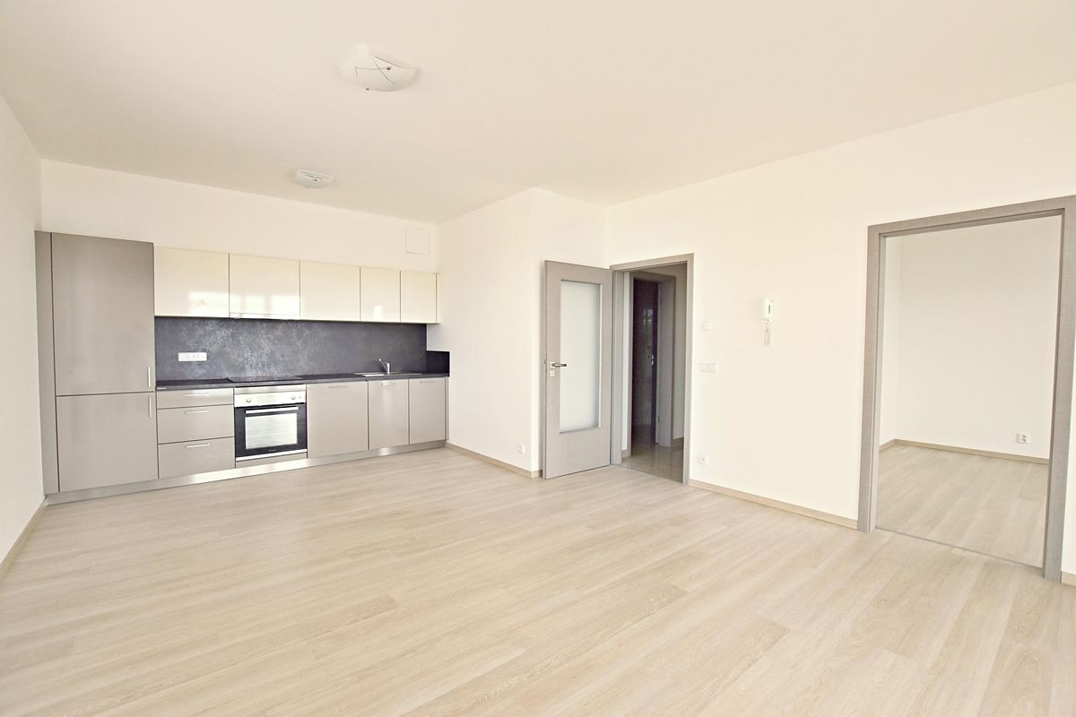 Pronájem bytu 2+kk 74 m² – fotografie 2