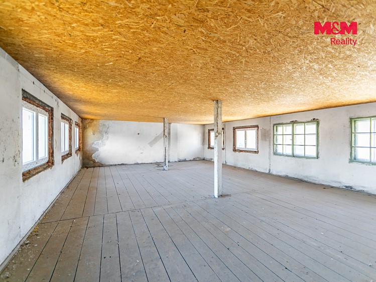 Prodej komerčního prostoru, 1 300 m² (19 z 28)