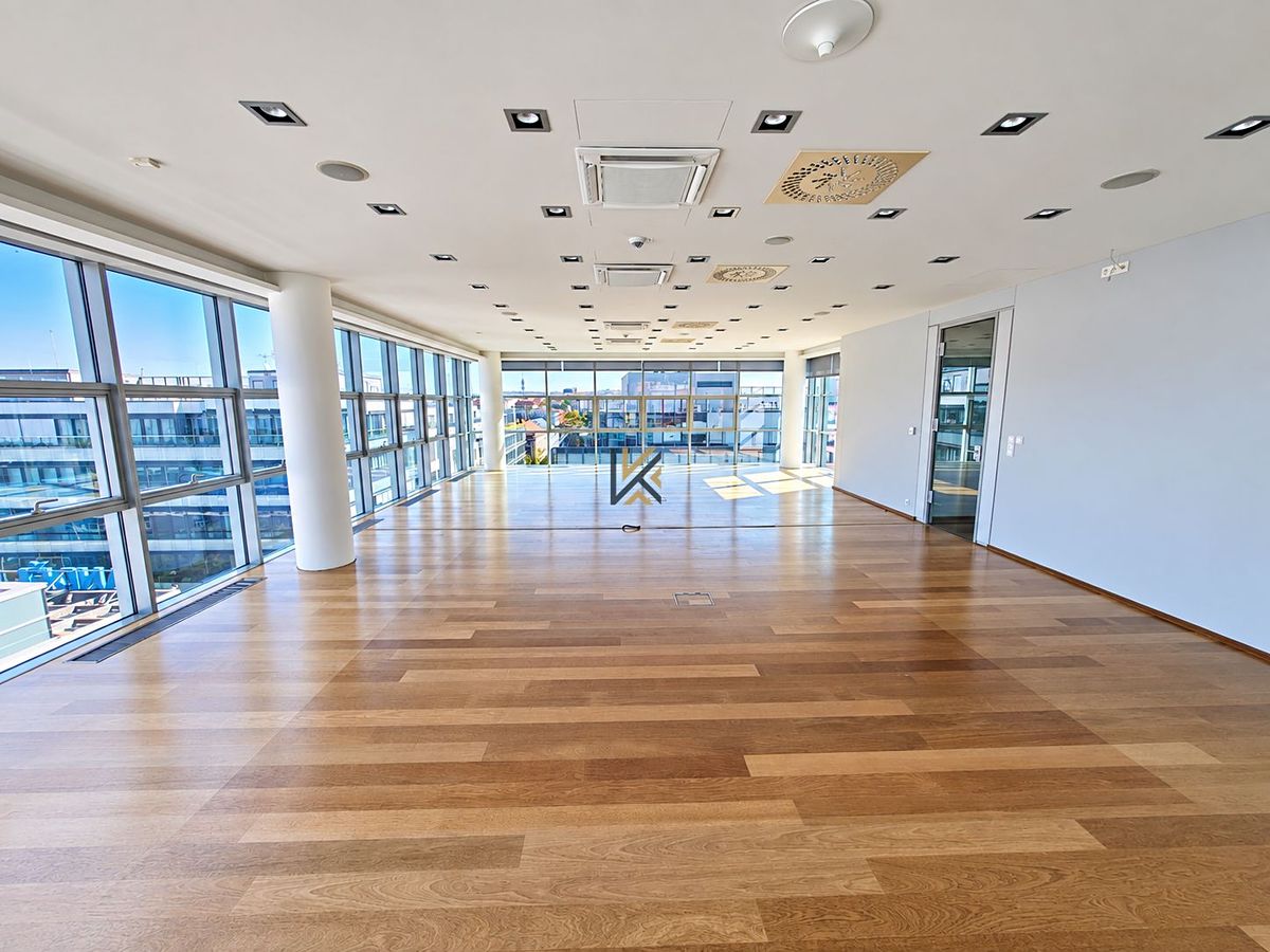 Pronájem kanceláře 589 m² – fotografie 5