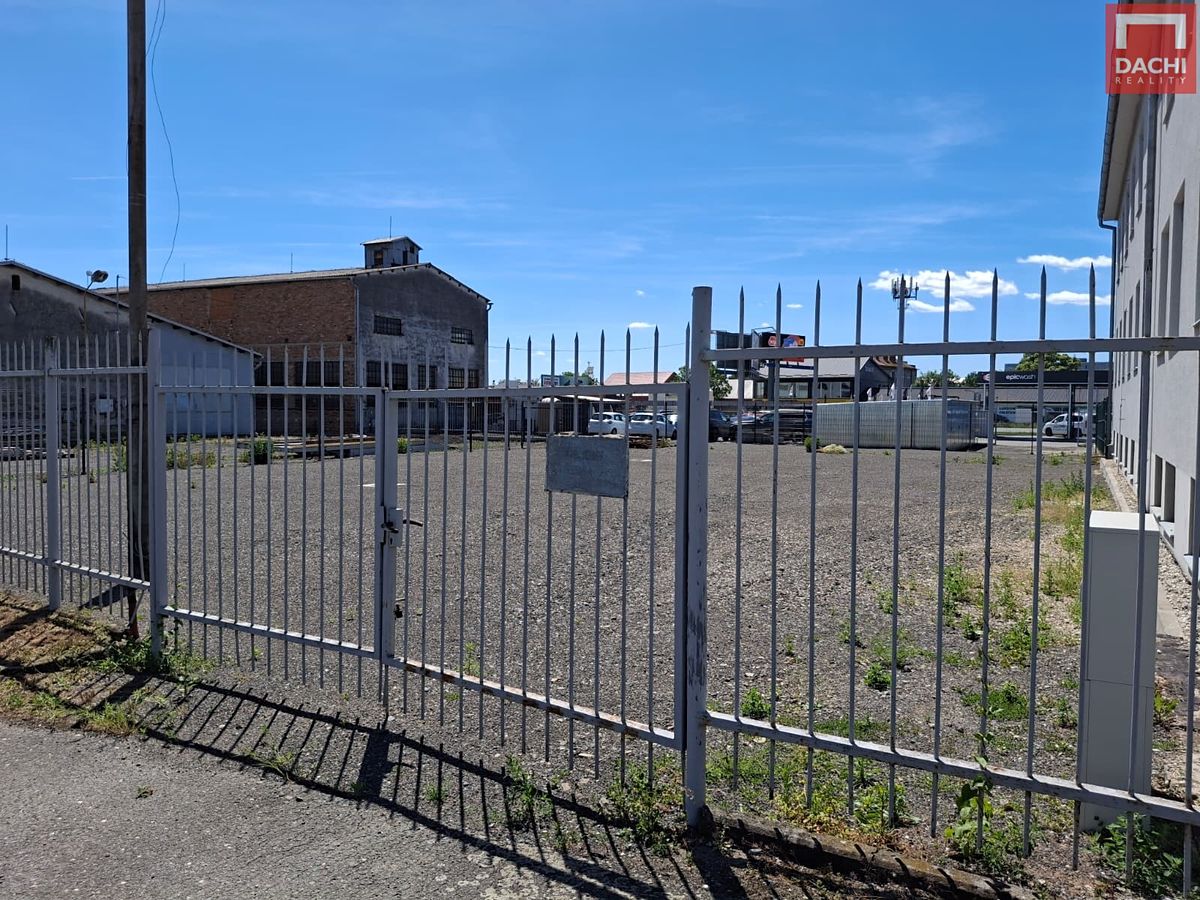 Pronájem komerčního pozemku 1087 m²