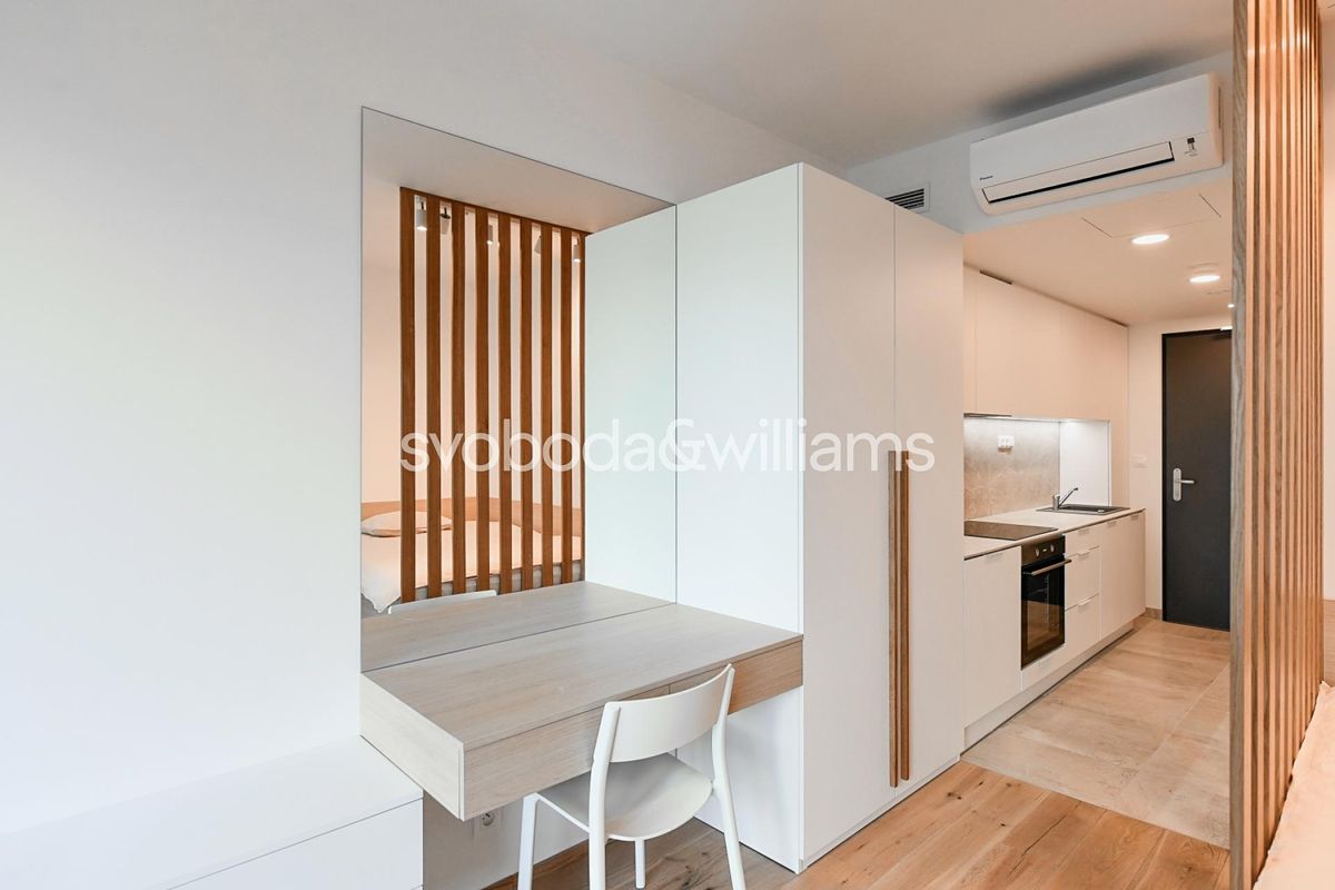 Pronájem bytu 1+kk 28 m² – fotografie 2