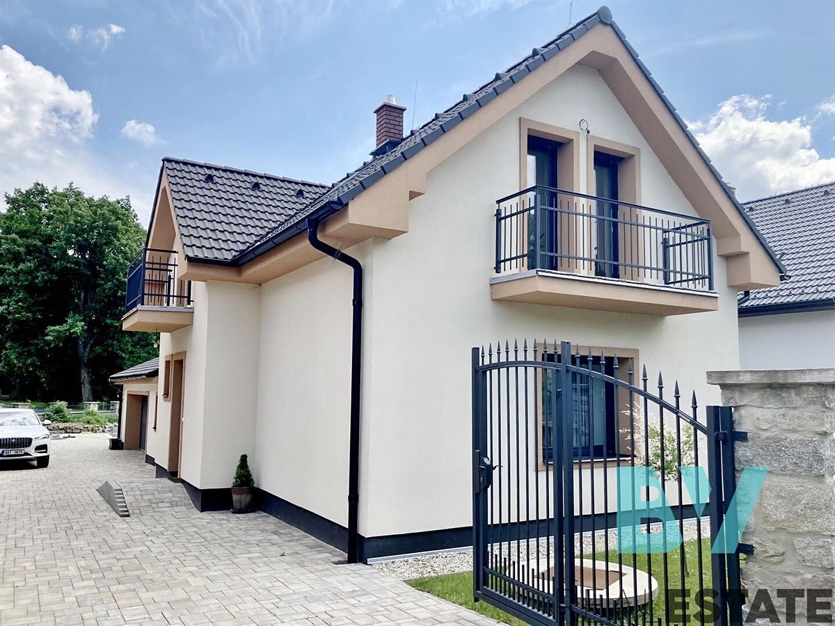 Pronájem rodinného domu 172 m², pozemek 787 m²