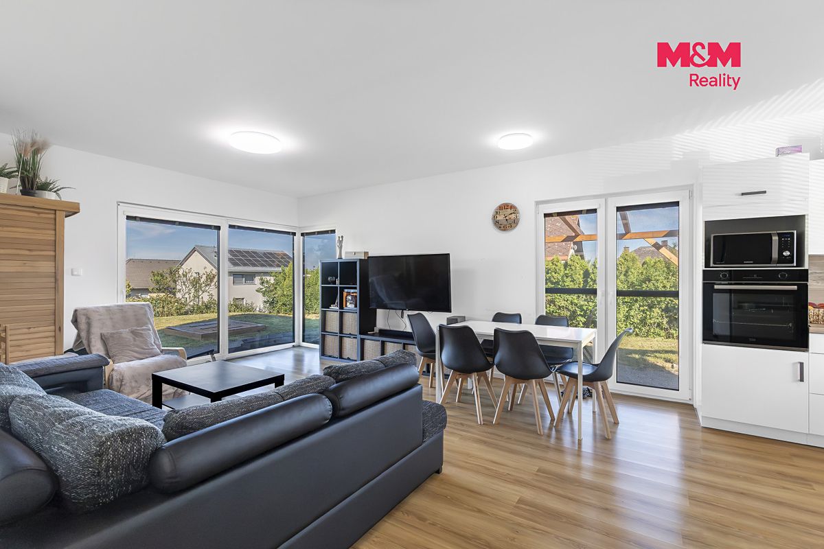 Prodej rodinného domu 143 m², pozemek 909 m² – fotografie 3