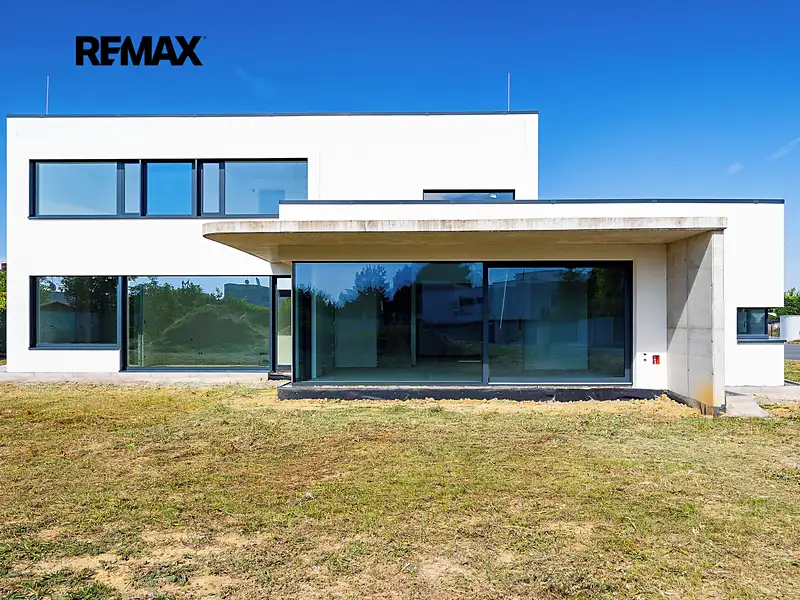 Prodej rodinného domu 206 m², pozemek 1232 m², Jesenice – náhled fotky 3