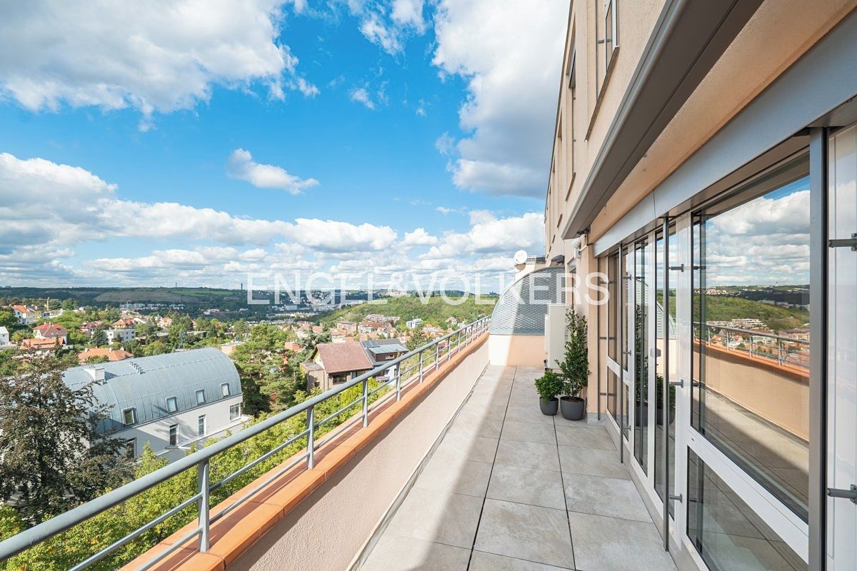 Pronájem bytu 4+kk 131 m² – fotografie 2