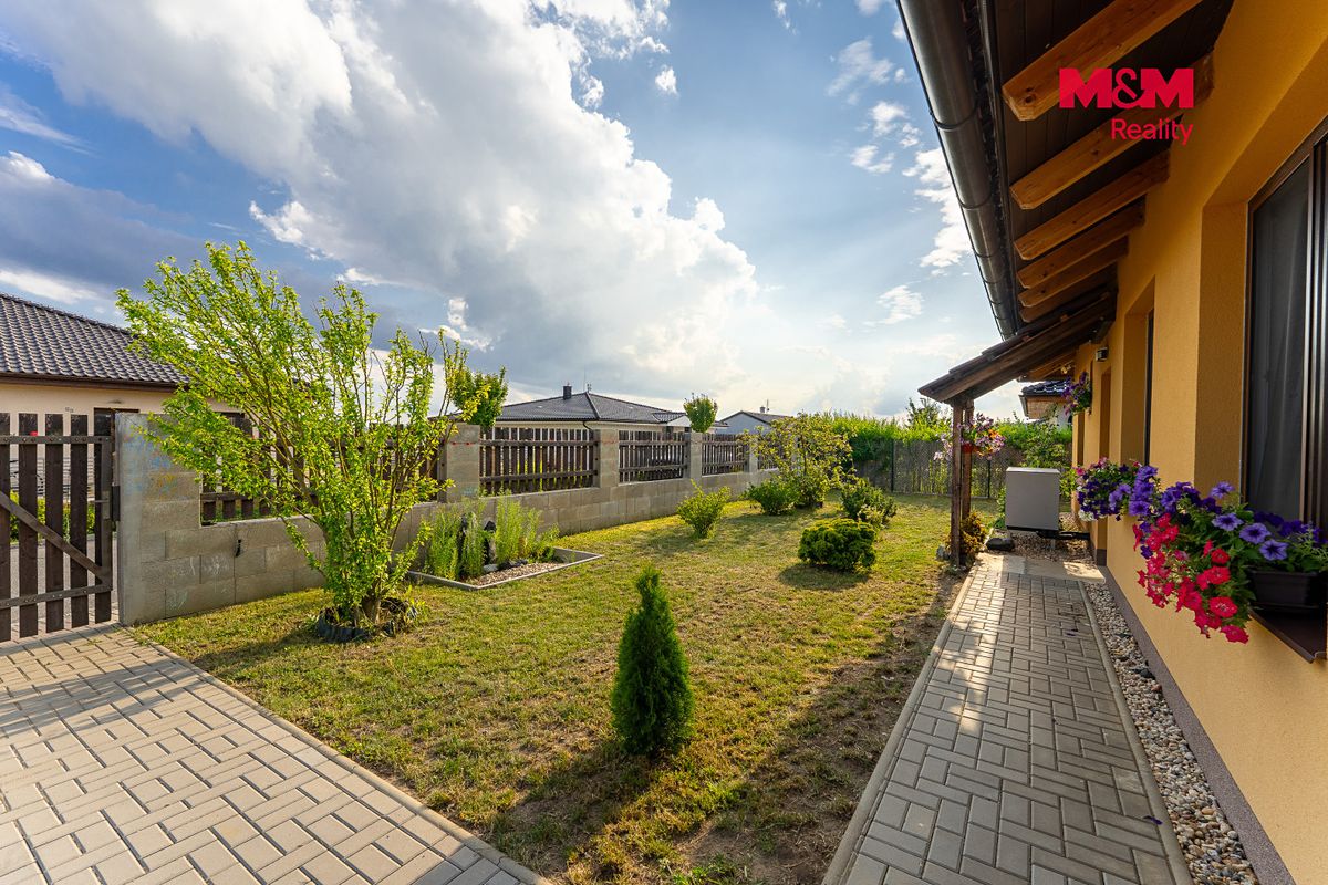 Prodej rodinného domu 105 m², pozemek 1138 m² – fotografie 2
