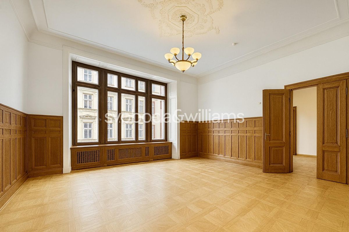 Pronájem kanceláře 537 m²