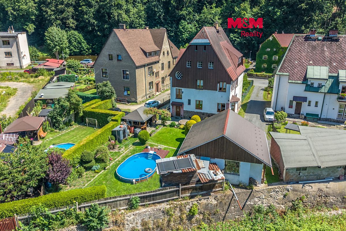 Prodej rodinného domu 230 m², pozemek 875 m²