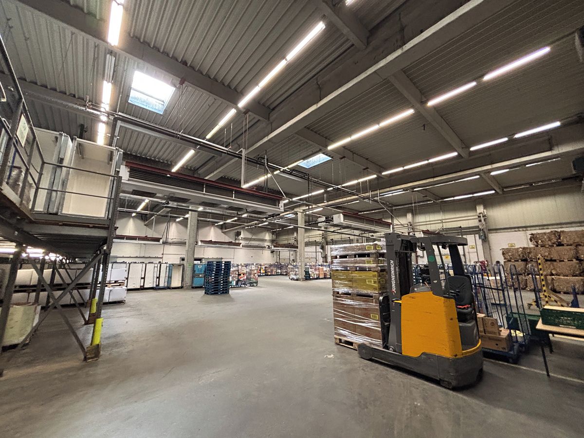 Pronájem skladového prostoru 9000 m²