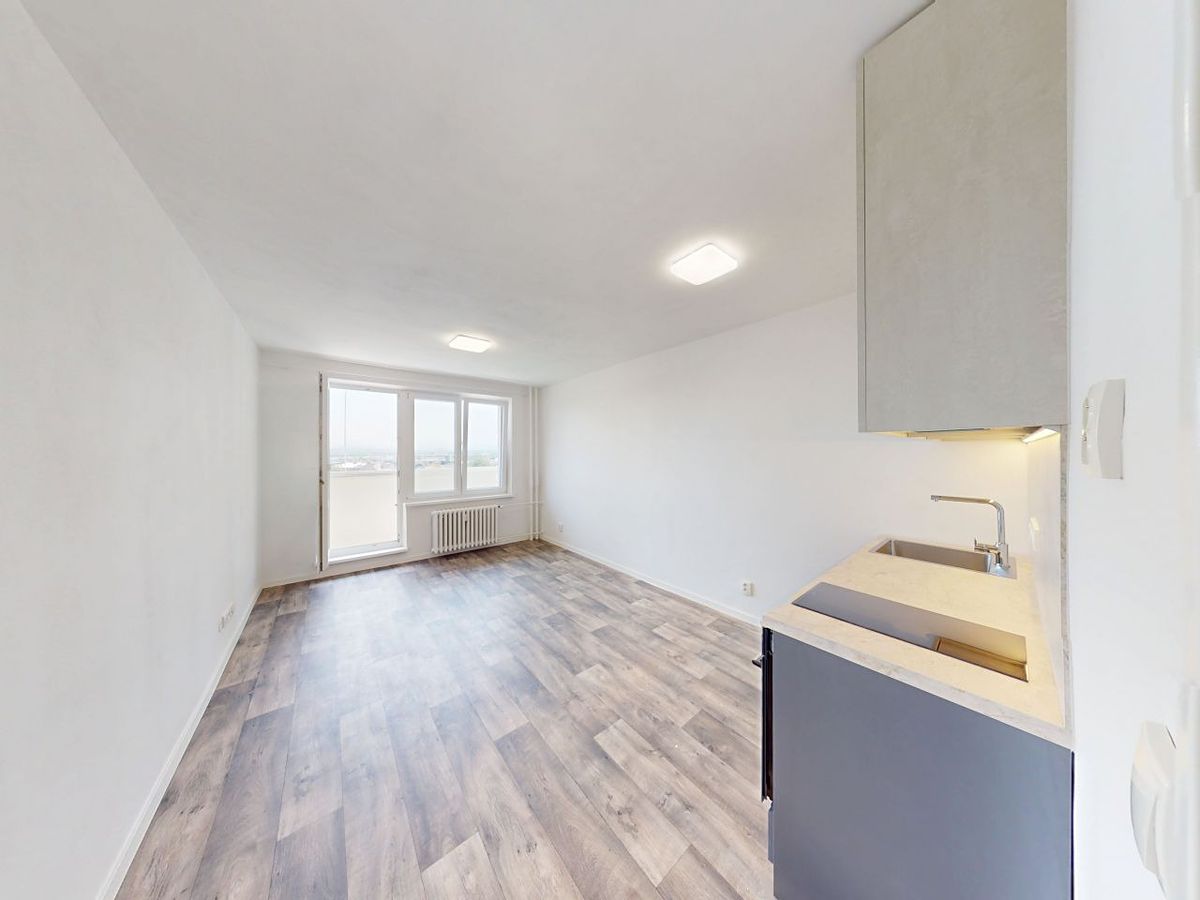 Pronájem bytu 1+kk 28 m² – fotografie 3