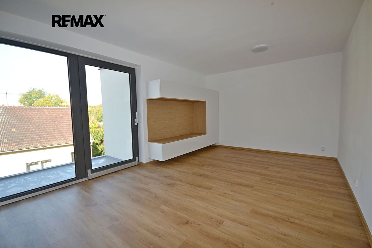 Pronájem bytu 2+kk 68 m² – fotografie 4