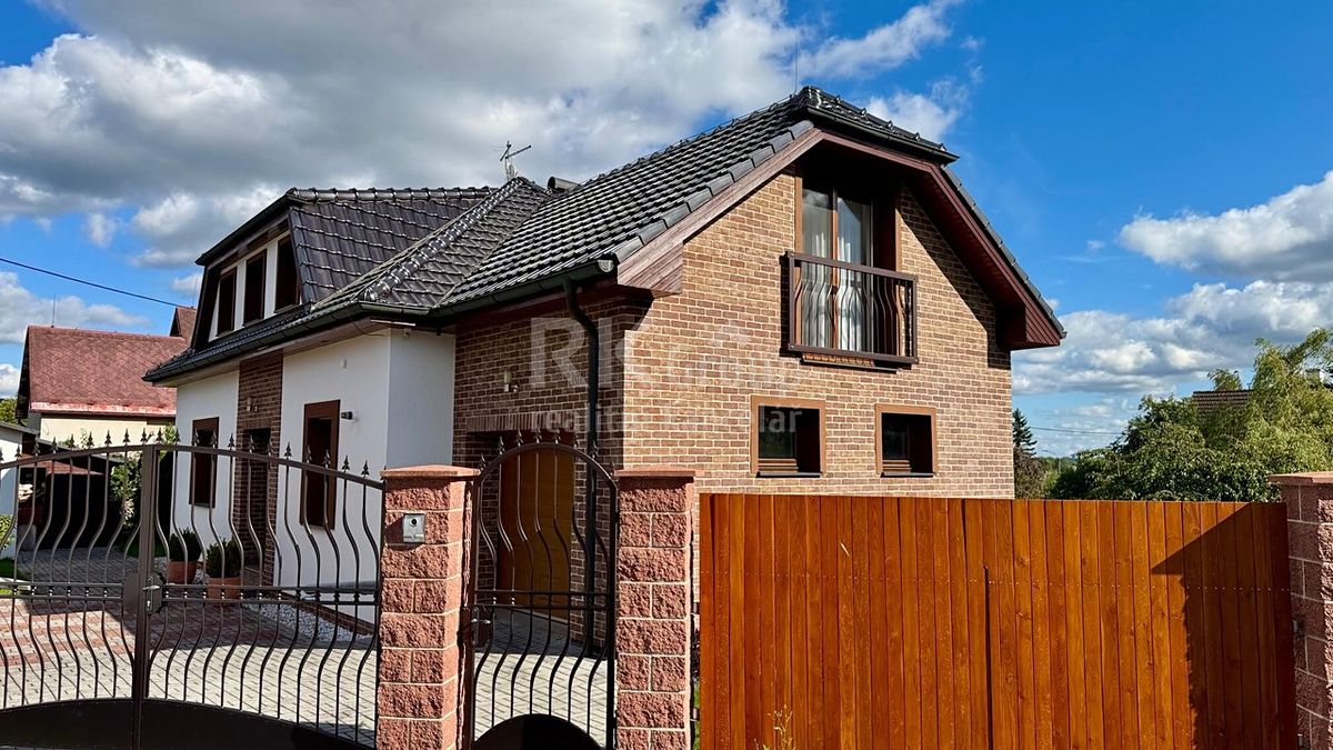 Prodej rodinného domu 213 m², pozemek 682 m²
