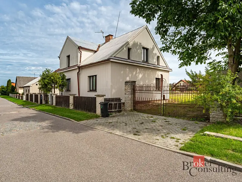 Prodej rodinného domu 151 m², pozemek 1025 m², Dolní Bousov – náhled fotky 1