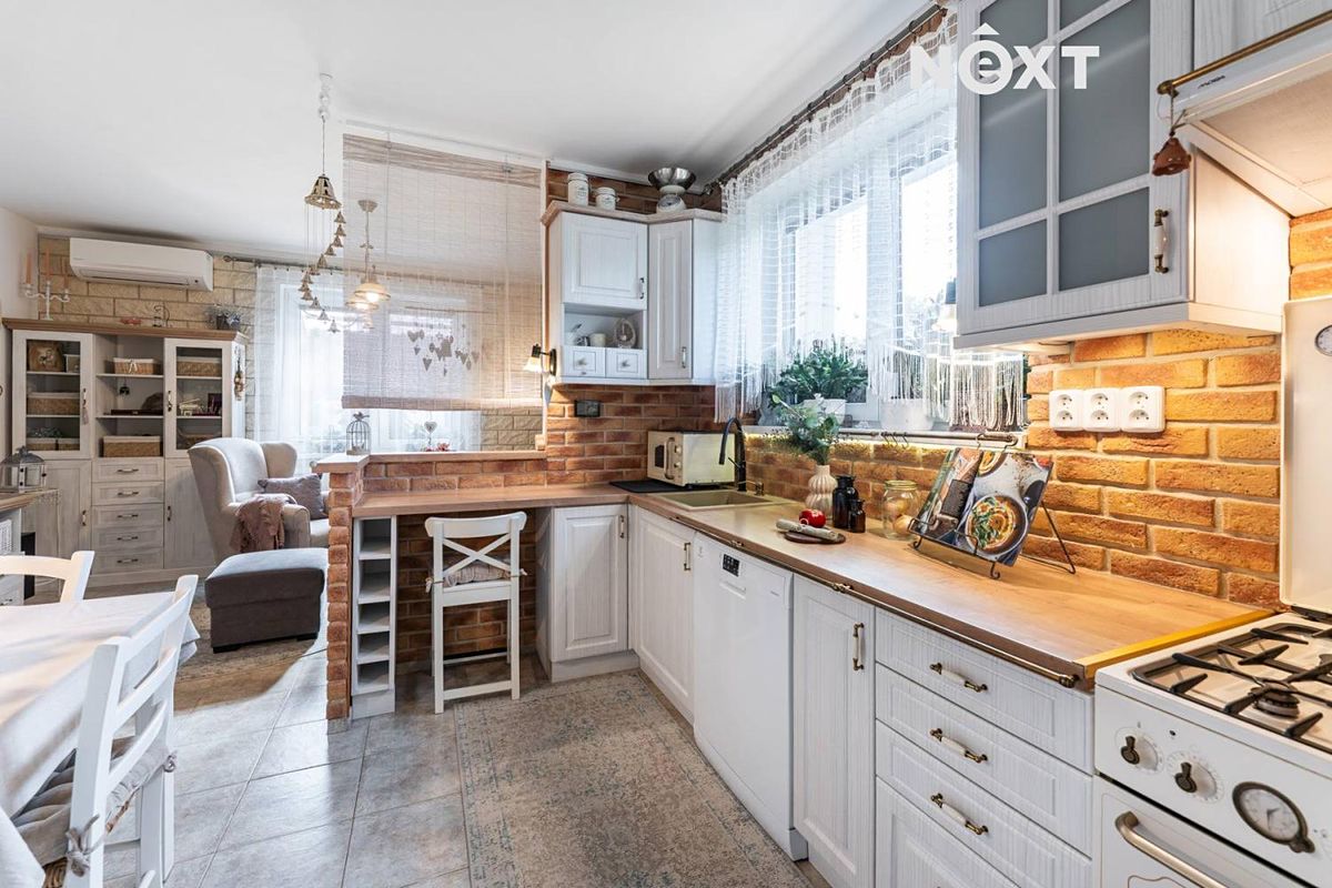 Prodej rodinného domu 180 m², pozemek 563 m² – fotografie 2