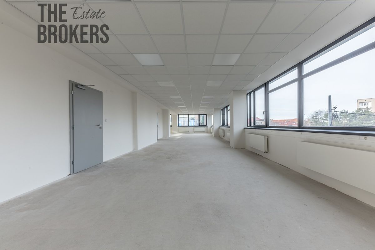 Pronájem kanceláře 375 m² – fotografie 5