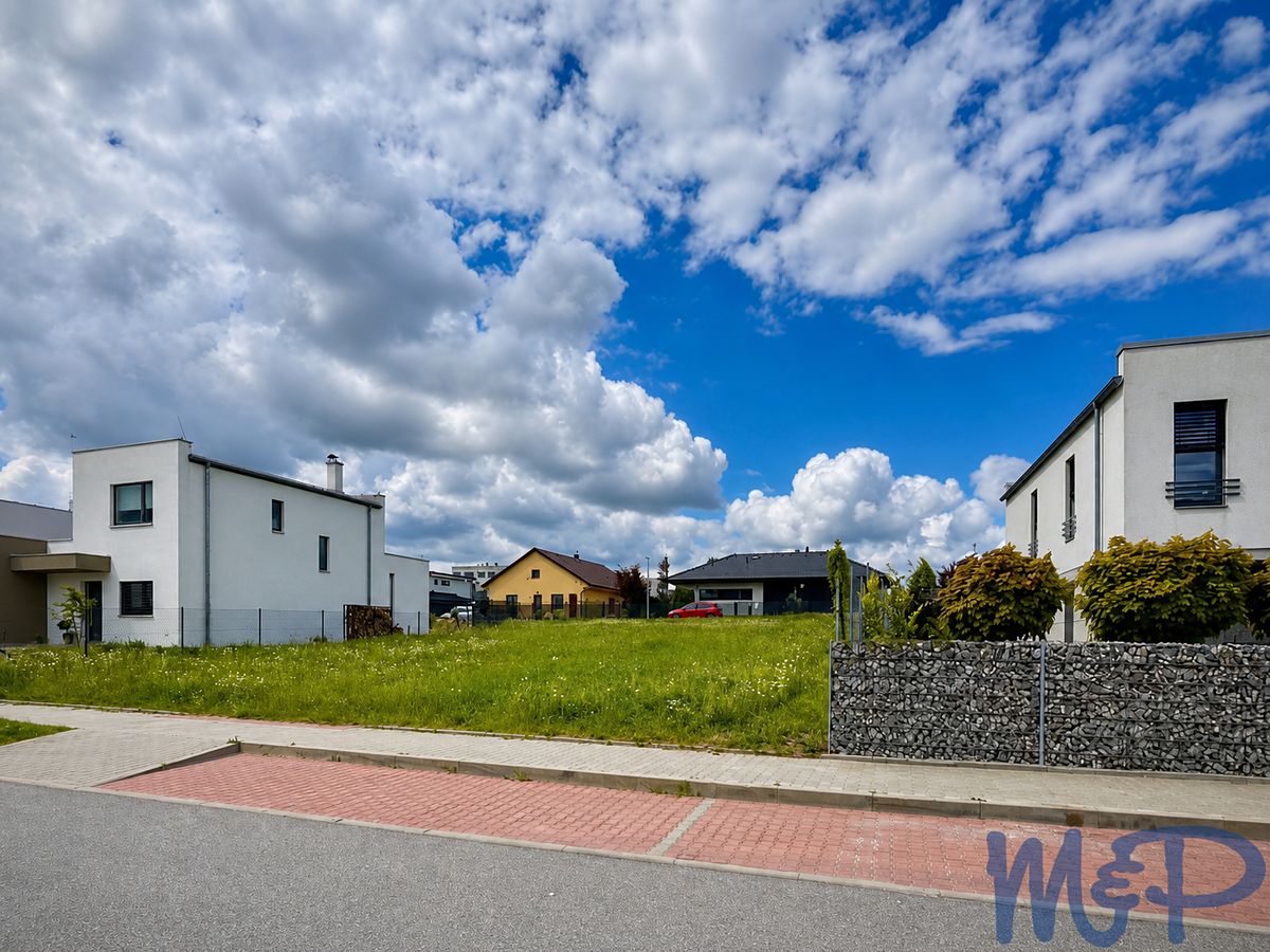 Prodej stavebního pozemku 745 m² – fotografie 3