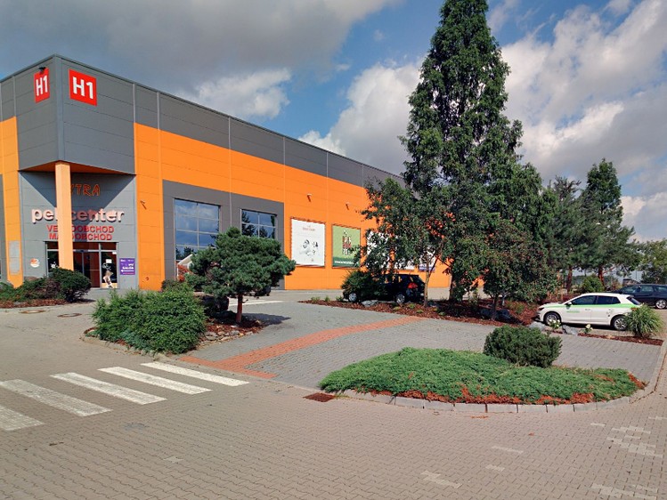 Pronájem komerčního prostoru, 1 700 m² (1 z 3)