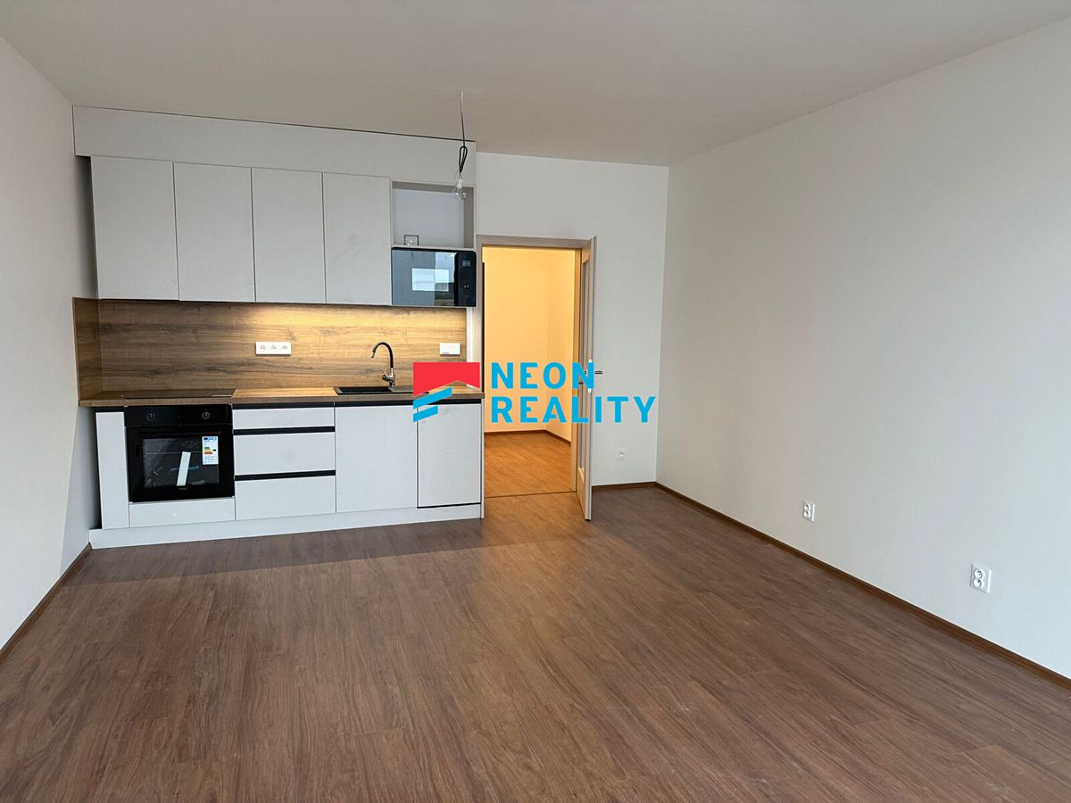 Pronájem bytu 1+kk 35 m² – fotografie 2