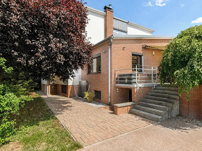 Prodej rodinného domu 258 m², pozemek 756 m², Praha – náhled fotky 3