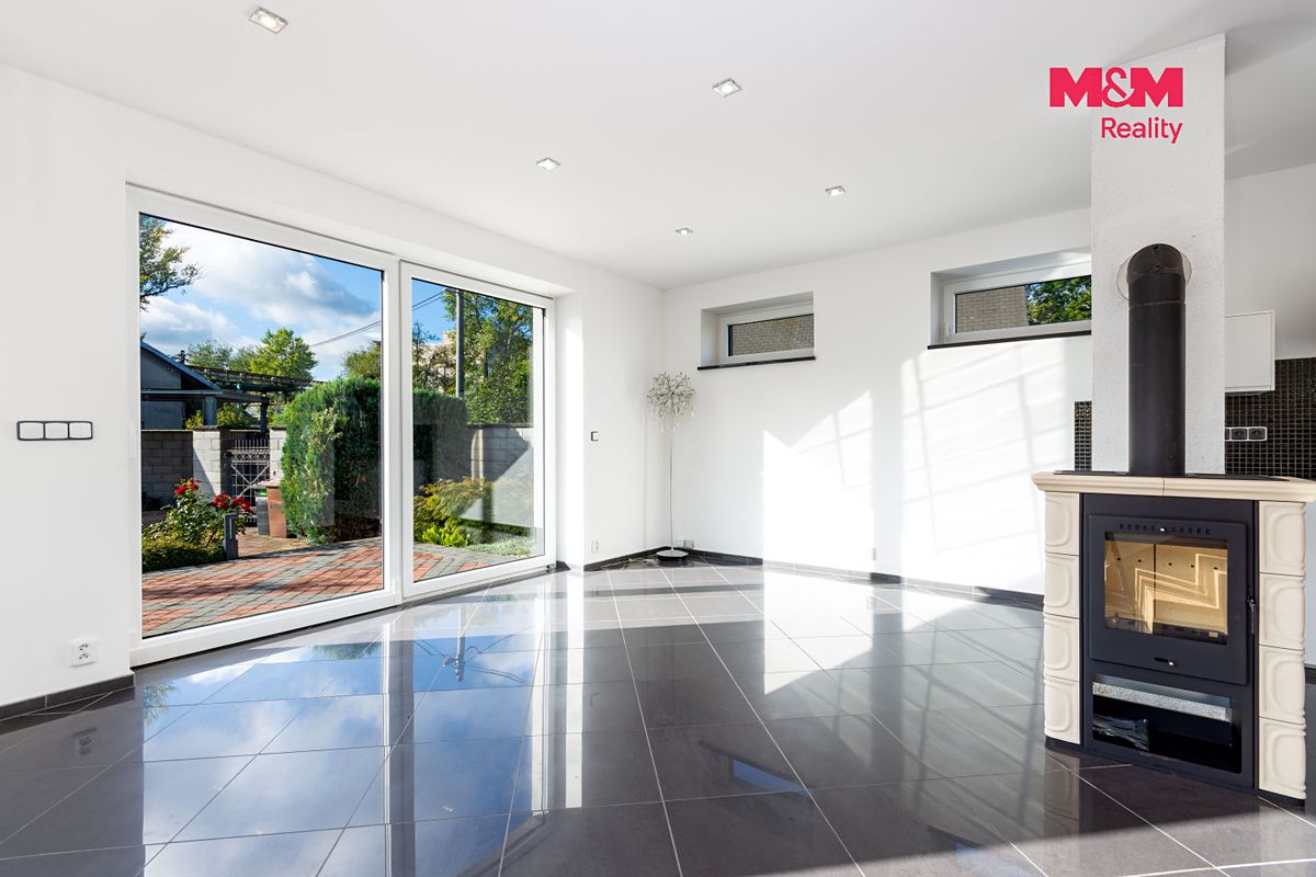 Prodej rodinného domu 108 m², pozemek 803 m² – fotografie 2
