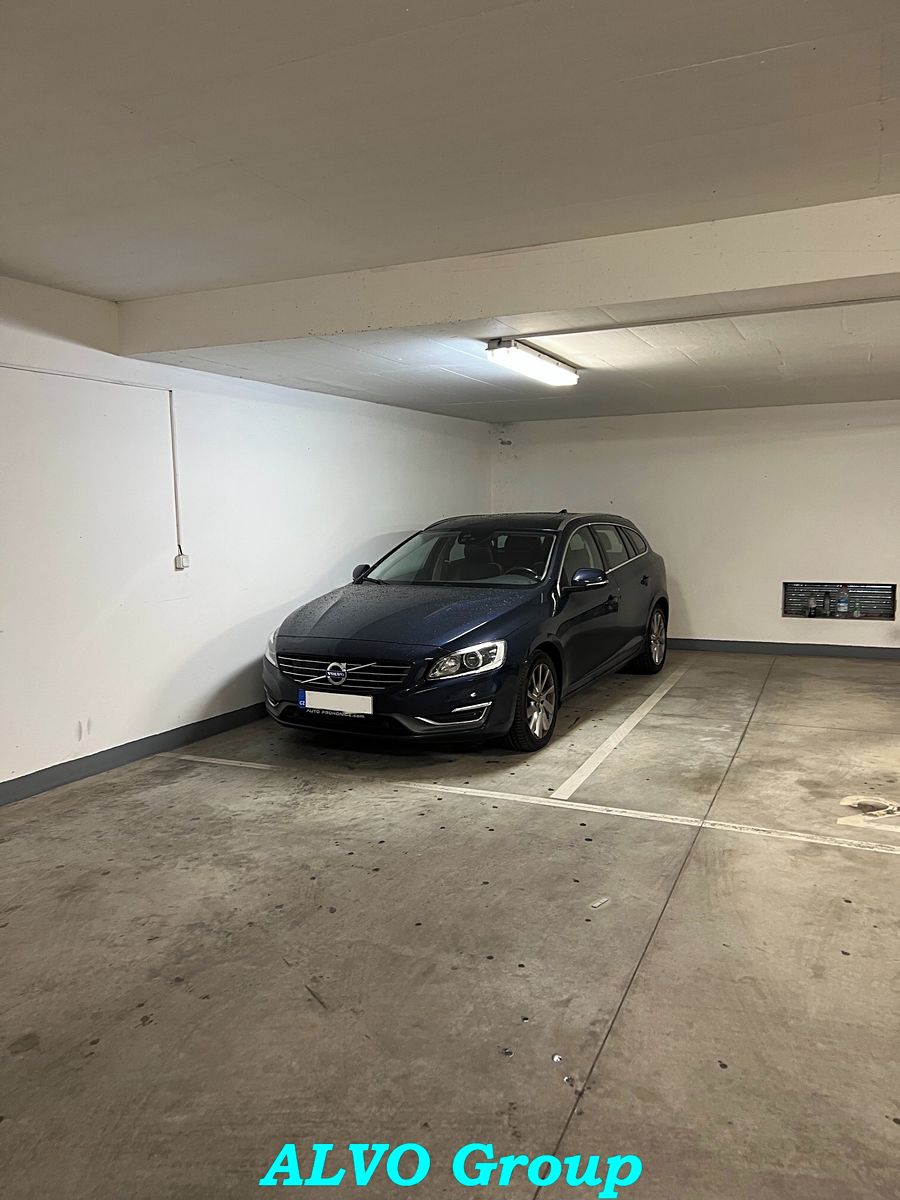 Pronájem garážového stání 14 m²