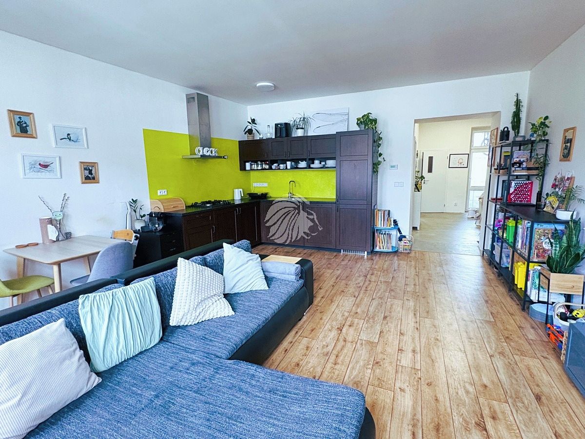 Pronájem bytu 2+kk 66 m² – fotografie 2