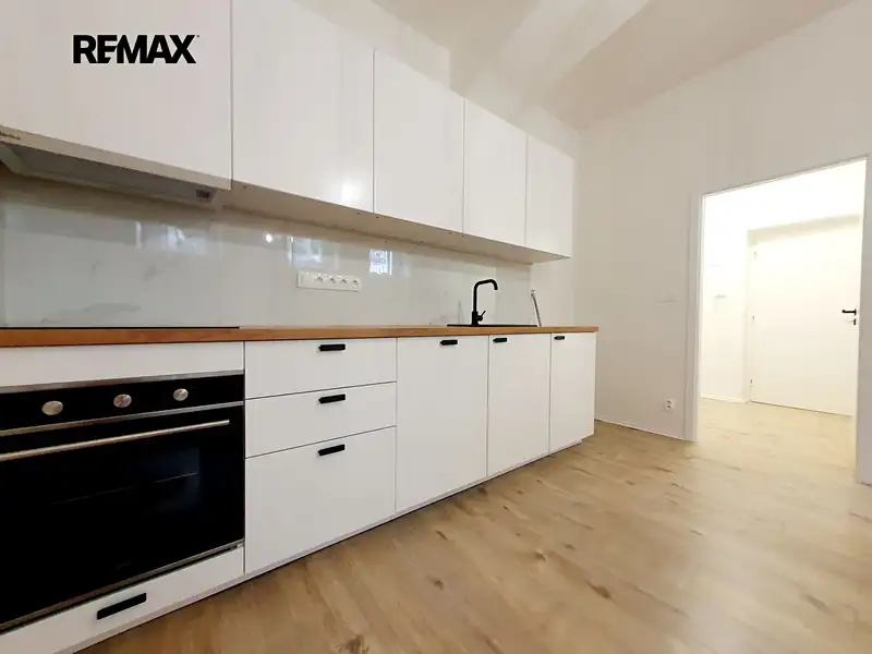 Pronájem bytu 1+kk 39 m², Praha – náhled fotky 3