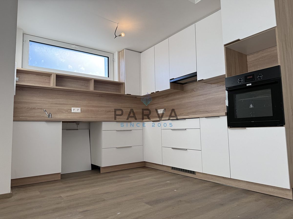 Pronájem bytu 3+kk 86 m² – fotografie 3