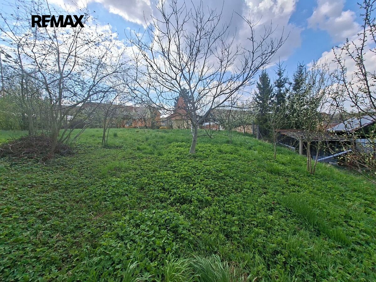 Prodej stavebního pozemku 842 m² – fotografie 3