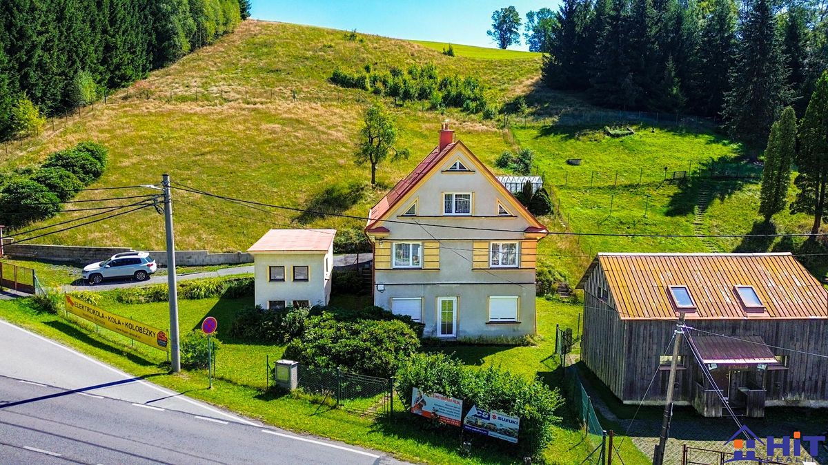 Prodej rodinného domu 200 m², pozemek 2251 m²
