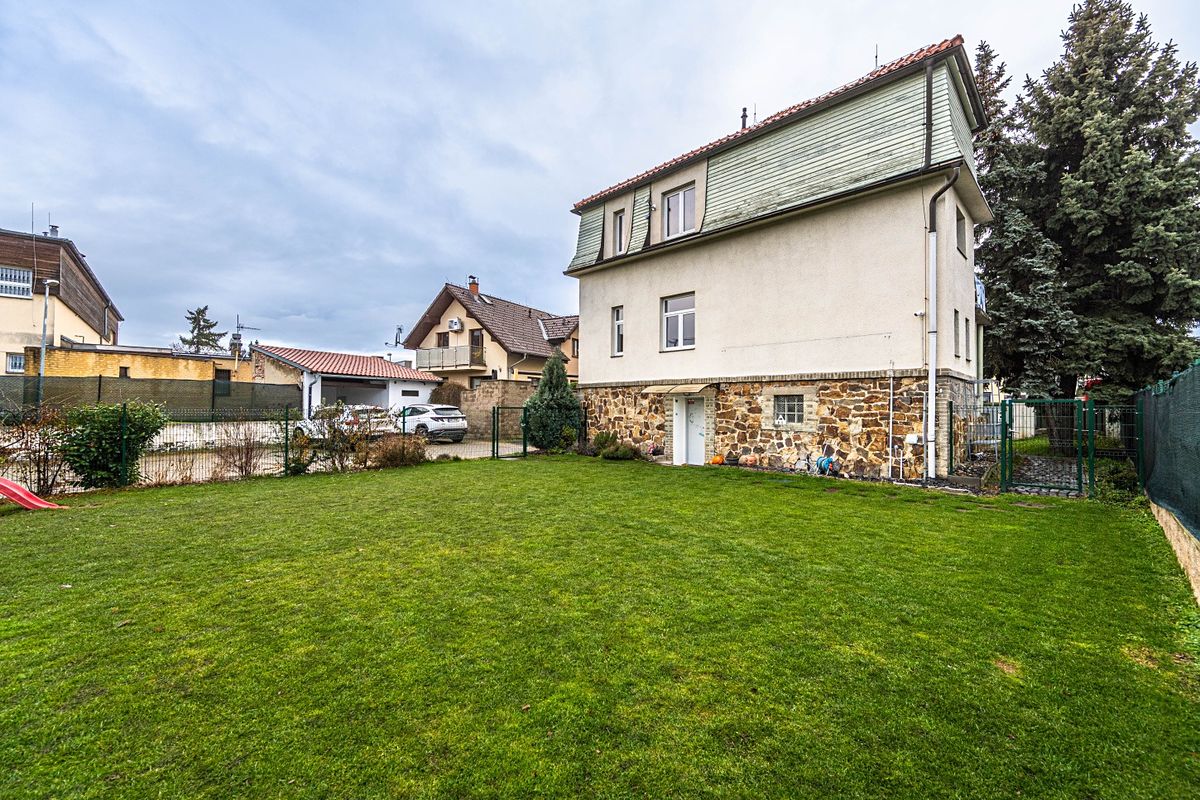 Prodej rodinného domu 220 m², pozemek 753 m² – fotografie 3