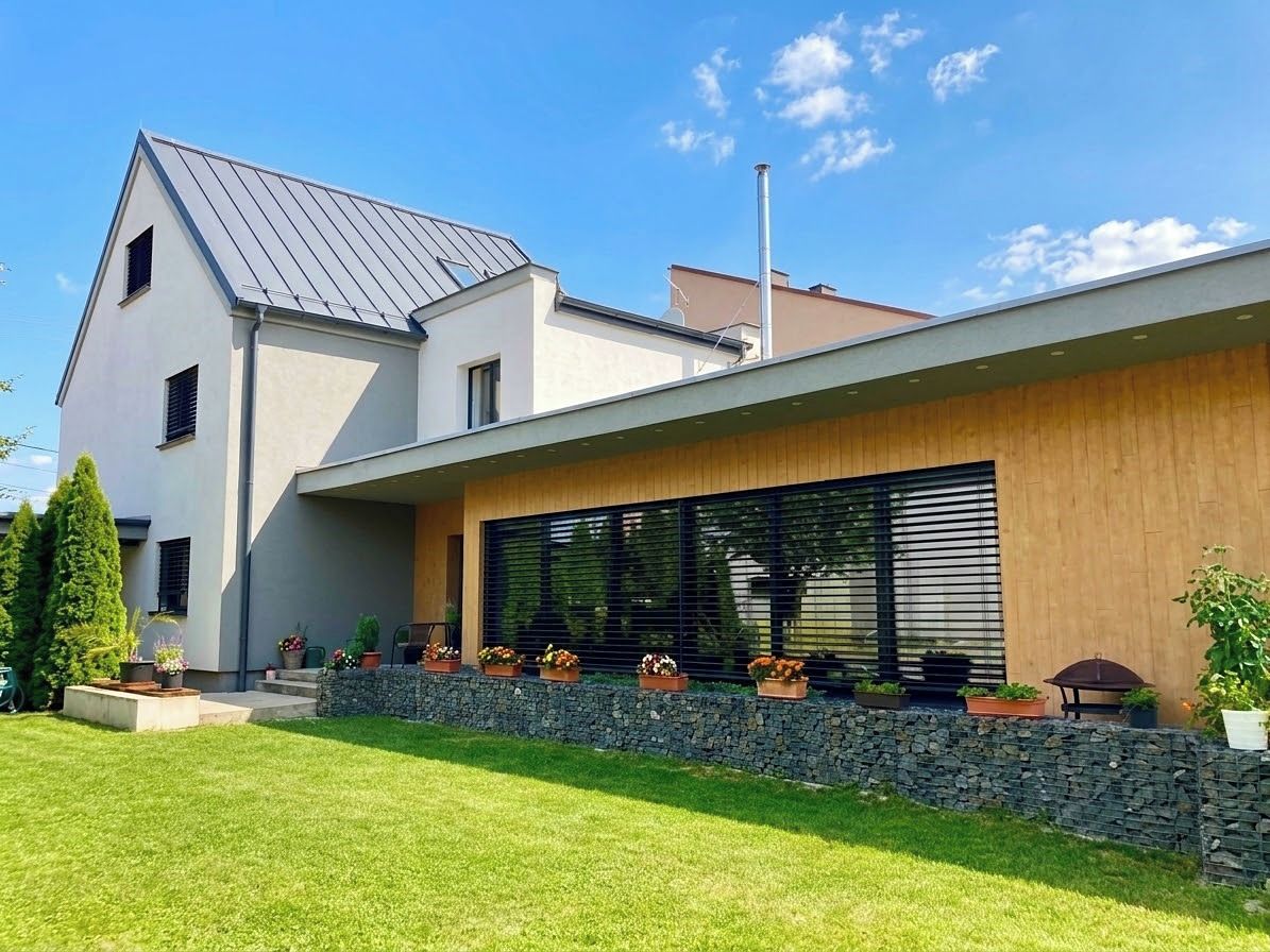 Prodej rodinného domu 305 m², pozemek 595 m²