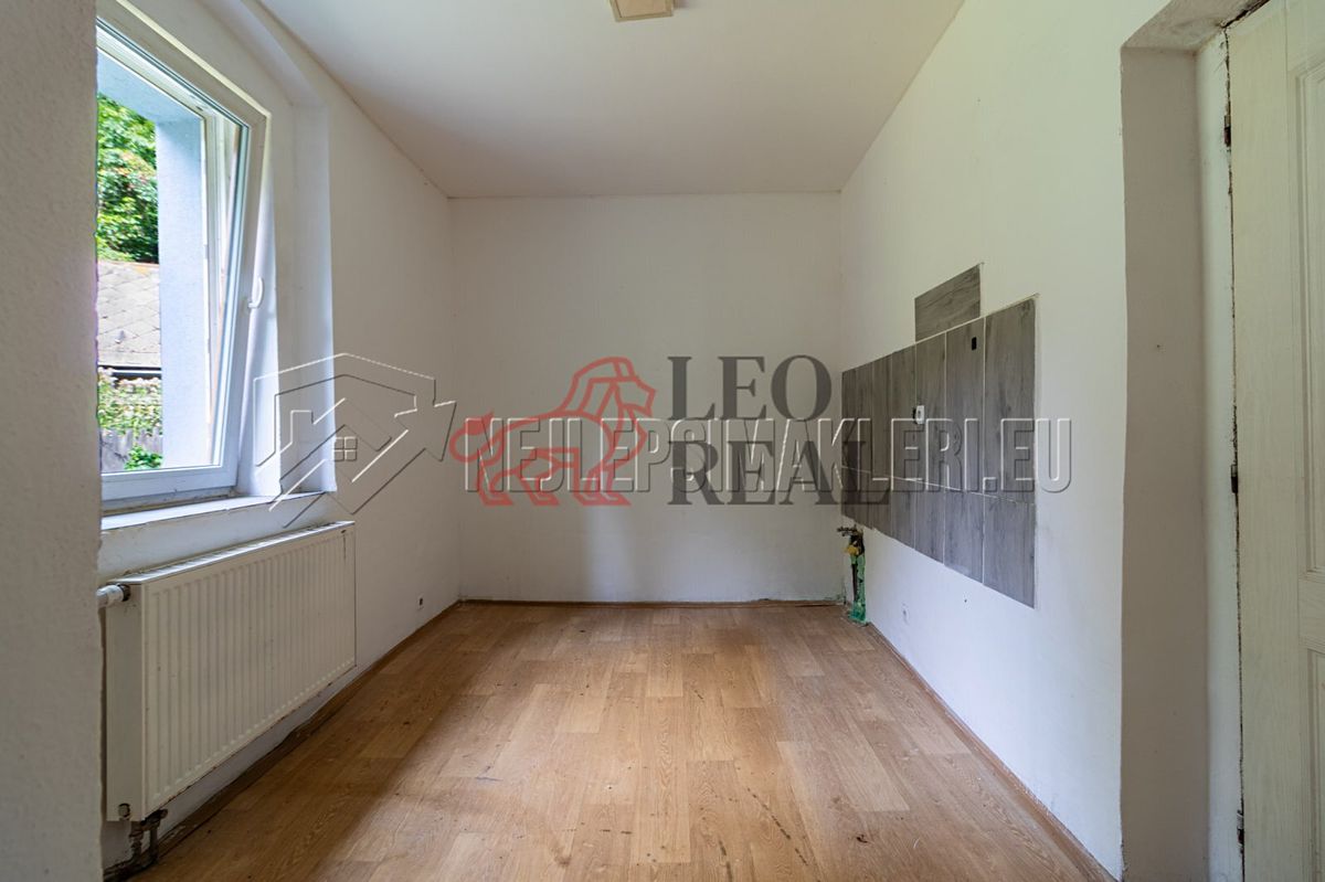 Prodej rodinného domu 204 m², pozemek 189 m² – fotografie 3