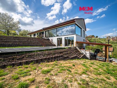 Prodej rodinného domu 292 m², pozemek 1697 m²