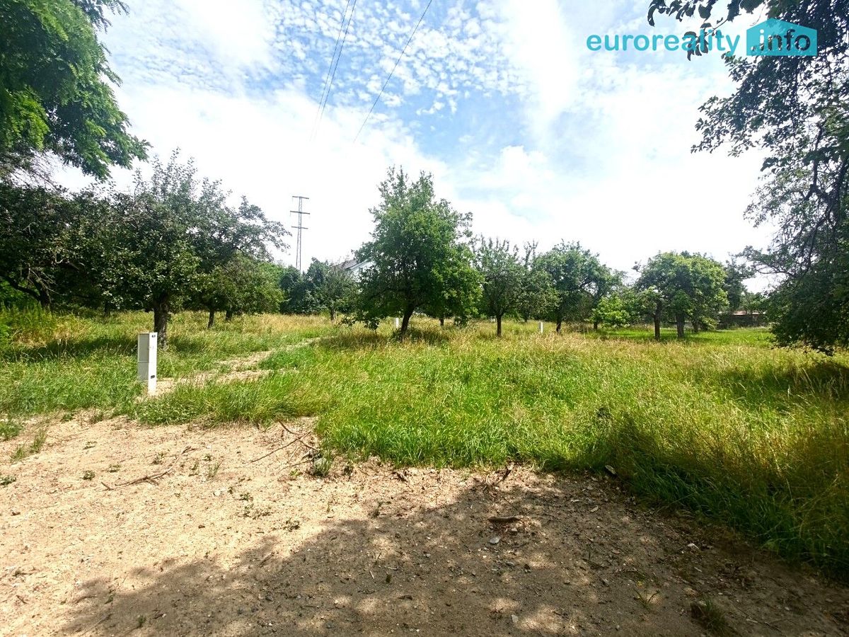 Prodej stavebního pozemku 818 m² – fotografie 4