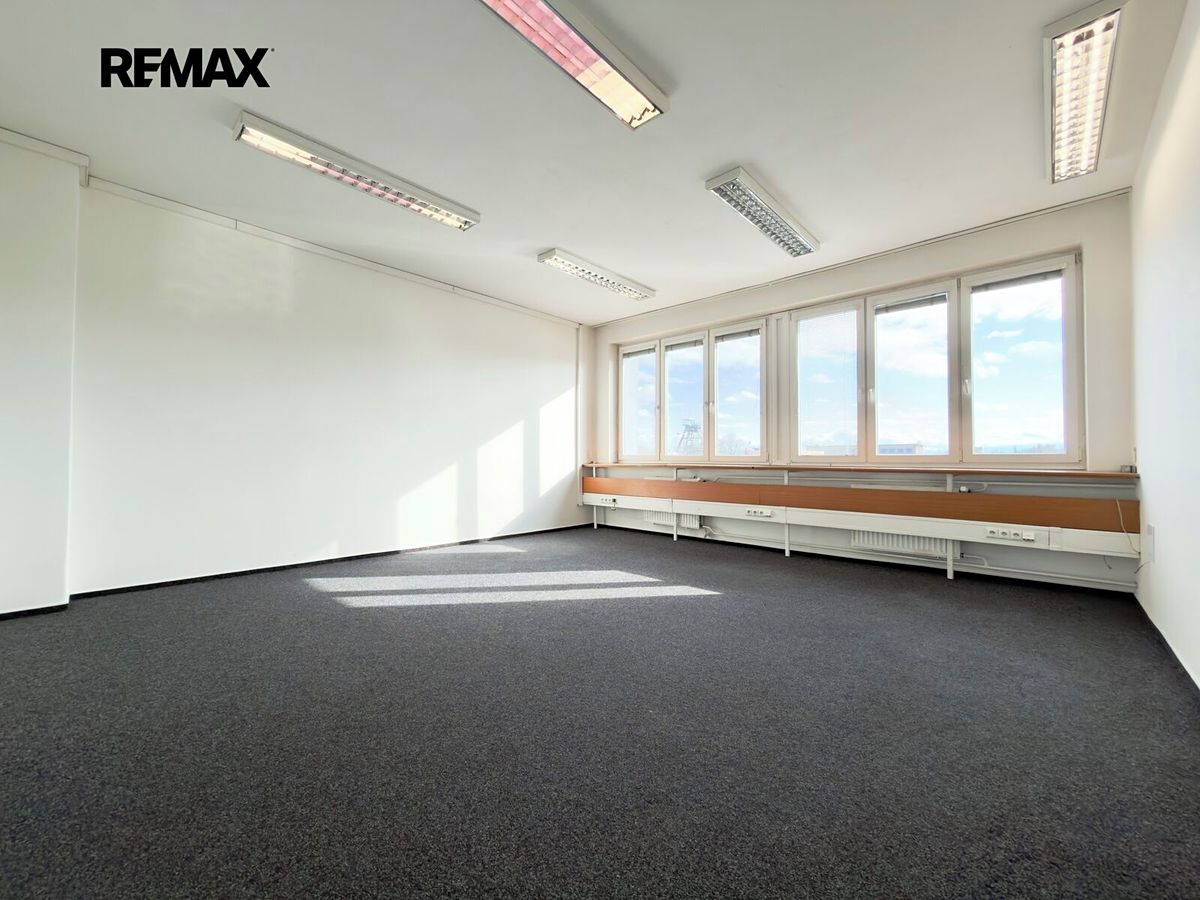 Pronájem kanceláře 34 m² – fotografie 3