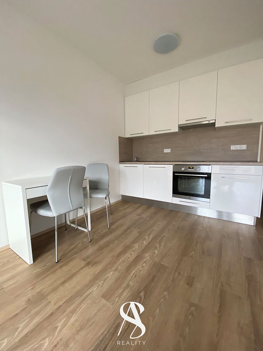 Pronájem bytu 1+kk 28 m²