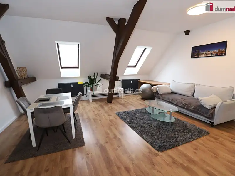 Prodej bytu 3+1 87 m², Cheb – náhled fotky 1