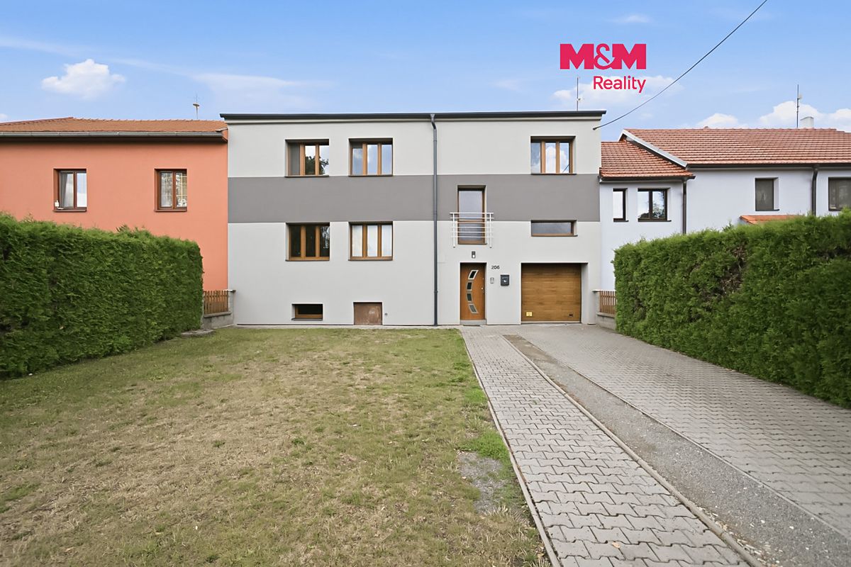 Prodej rodinného domu 366 m², pozemek 833 m²