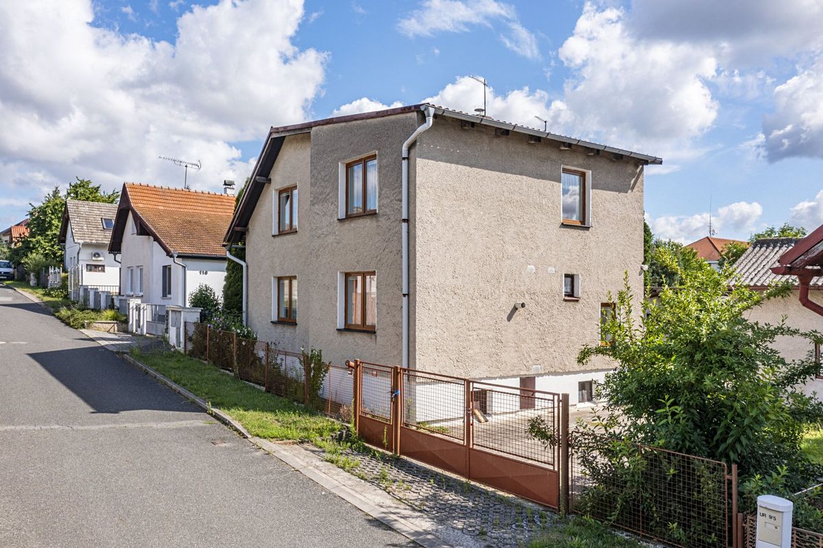 Prodej rodinného domu 200 m², pozemek 1338 m²