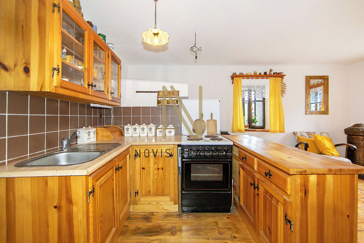 Prodej chalupy 158 m², pozemek 126 m² – fotografie 2