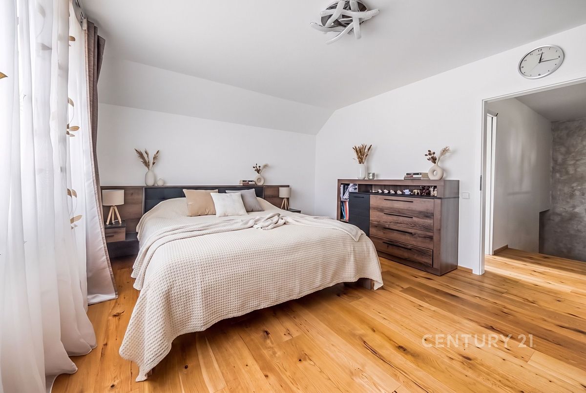 Prodej rodinného domu 189 m², pozemek 1054 m² – fotografie 5